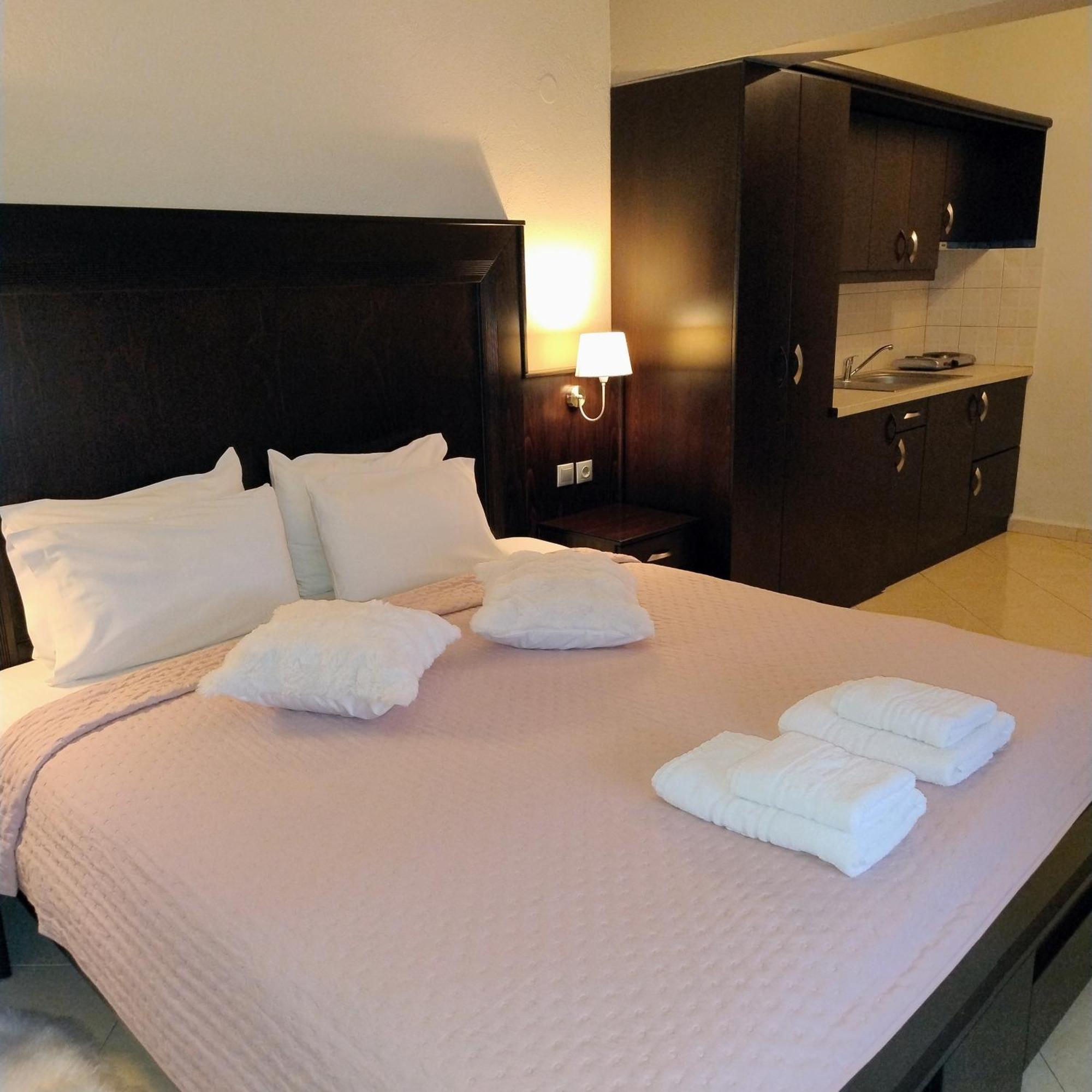 Neraides Hotel Káto Loutrákion Kültér fotó
